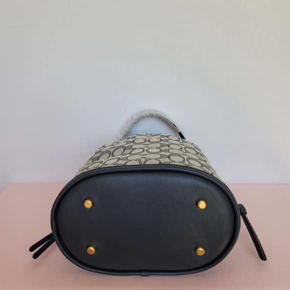 COACH Field Bucket Bag in Signature Jacquard & Leather–Navy Midnight Navy ⭐ - Picture 9 of 16